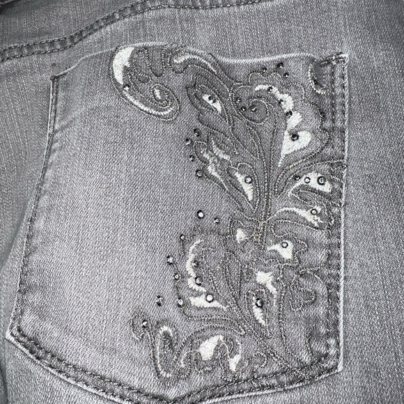 Gloria Vanderbilt Gray jeans decorative back pockets size 12. - Picture 3 of 7
